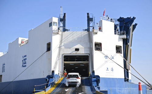 你的新车如何上船 走近商品车滚装船运输员